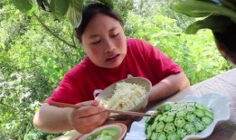 二妹园艺吃瓜,吃瓜乐趣，园艺生活新风尚