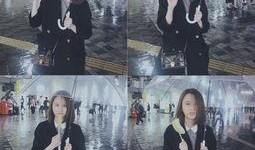 雨中人吃瓜梳头,吃瓜梳头，悠然自得的生活瞬间