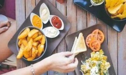 金靖胜负欲吃瓜,吃瓜群众纷纷围观