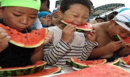 吃瓜看人打架,围观人打架的趣味与反思