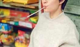 吃瓜短发女,揭秘时尚潮流中的独特魅力