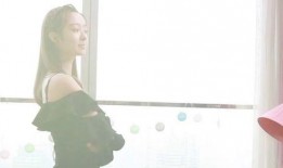 雨中人吃瓜梳头,吃瓜梳头，悠然自得的生活瞬间