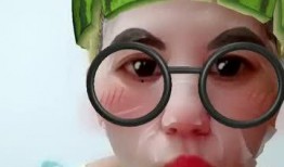 敷面膜吃瓜,享受夏日护肤与休闲的双重乐趣