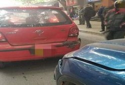 吃瓜致三车追尾,三车连环追尾事故惊心动魄