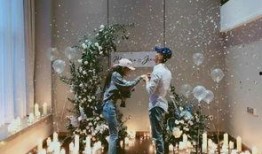 求婚惊喜现场吃瓜