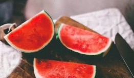 勺子吃瓜技巧是什么,夏日消暑新体验